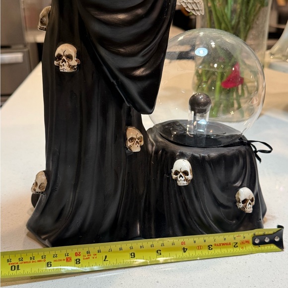 Grim Reaper Halloween Decor with Crystal Plasma Tesla BALL - Picture 14 of 15